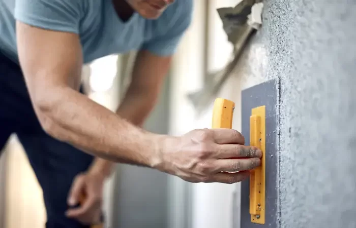 Application d'enduits et de cr&eacute;pis